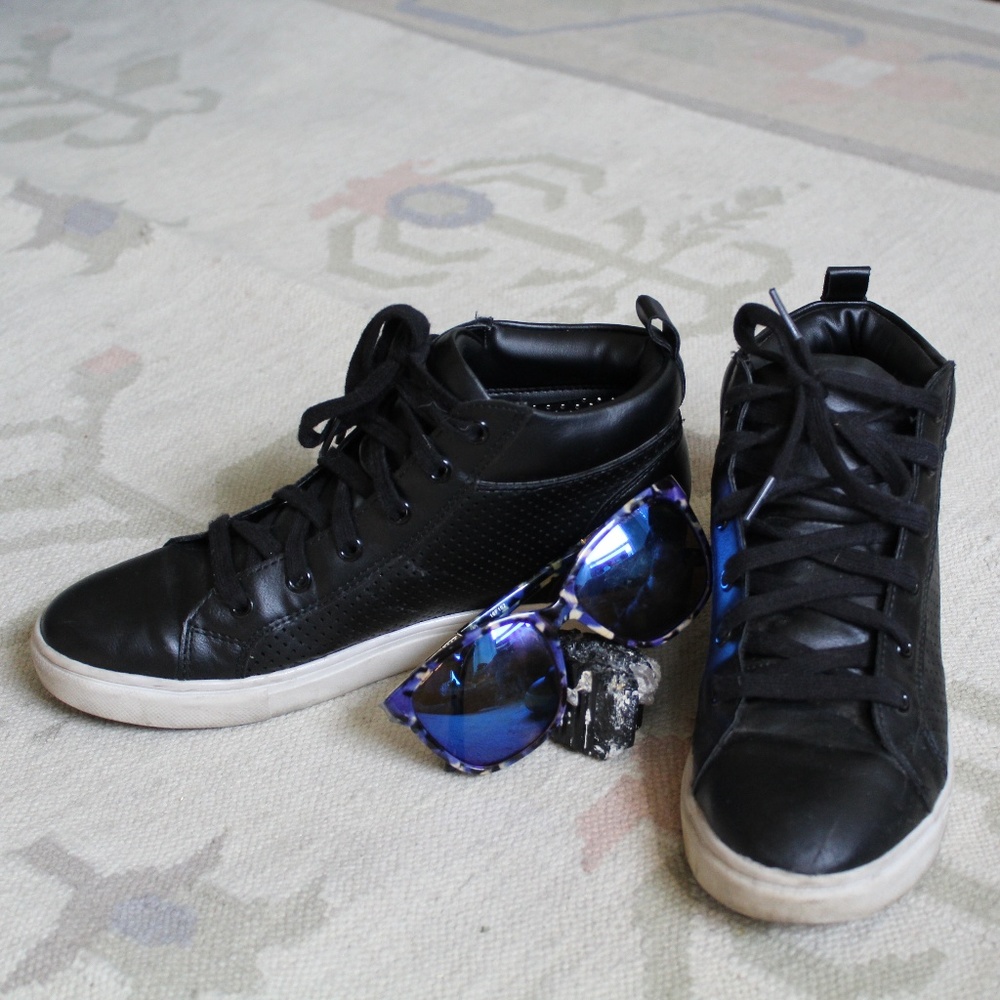 🔴3/$23!🔴 Black mini platform lace up sneakers